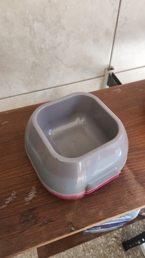 [1184] Comedero cuadrado mediano 